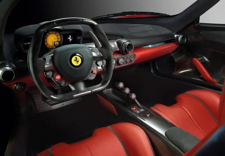 <p><strong>Ferrari LaFerrari  |</strong></p>

<p> </p>

<p>Hibrit motorlu LaFerrari, 350 kilometrenin üzerinde hıza ulaşabiliyor. </p>

<p>LaFerrari dünyada sadece 500 adet üretildi. </p>
