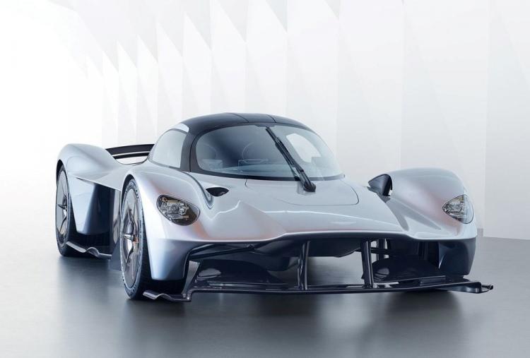 <p><strong>Aston Martin Valkyrie |</strong></p>
<p> </p>
<p>Valkyrie, Cosworth ile birlikte üretilen 6.5 litrelik, doğal soğutmalı V12 motora sahip ve 1000 beygirlik güç (746 kilovat) üretiyor.</p>
