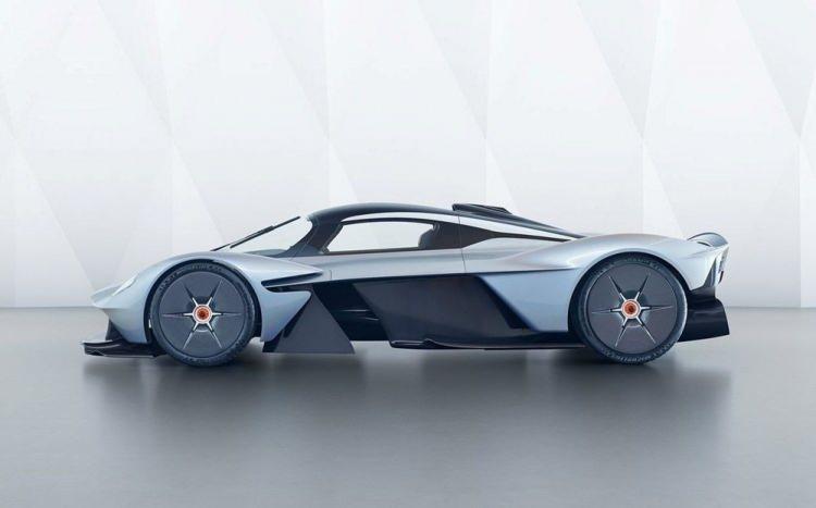 <p><strong>Aston Martin Valkyrie |</strong></p>
<p> </p>
<p>Elektrikli motorlarının desteğiyle, toplam güç üretimini 1.160 beygire (865 kW) ve 900 Nm torka kadar çıkıyor.</p>