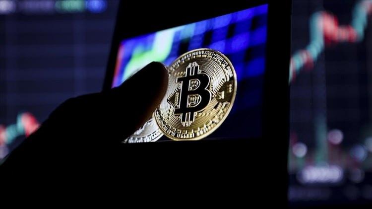 <p>Kripto varlıklarla ilgili düzenlemenin yasalaşması ve kripto varlık hizmet sağlayıcıların lisanslanmaya başlanmasıyla Mali Eylem Görev Gücünün (FATF) 15 No'lu teknik standardı kapsamında getirilen eleştirilerin bertaraf edilmesi ve Türkiye'nin "kısmi uyumlu" kategorisinden çıkması da öngörülüyor.</p>
