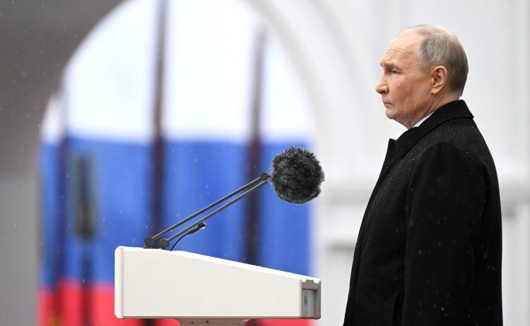 <div>"Rus vatandaşları, ülkenin rotasının doğru olduğunu teyit etti. Bu, ciddi zorluklarla karşı karşıya olduğumuz anda büyük önem taşıyor." diyen Putin, şöyle devam etti:</div>

<div> </div>
