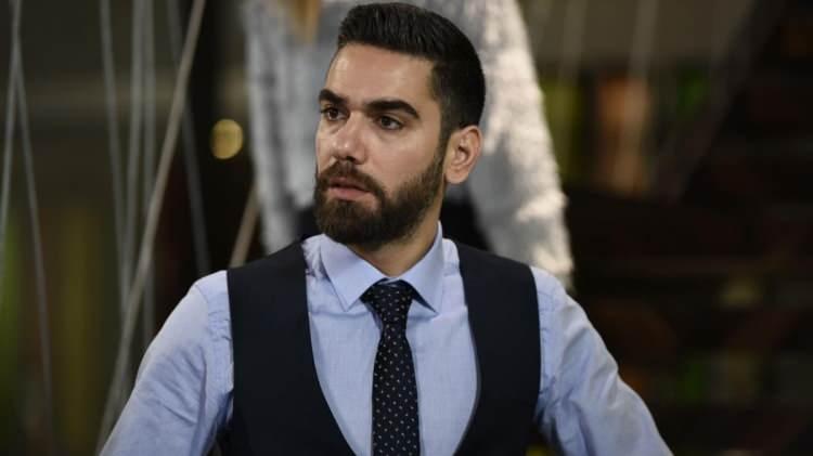 <p><strong>Kadir Doğulu: Abdülkadir Doğulu</strong></p>
<p> </p>