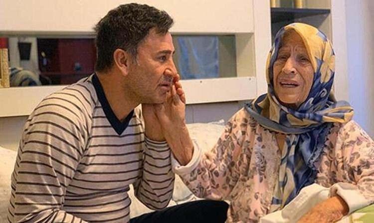 <p><span style="color:#000000"><strong>İzzet Yıldızhan ve annesi Suriye Yıldızhan</strong></span></p>