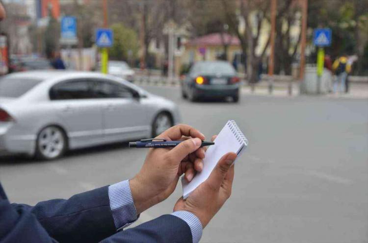 <p>Kestikleri trafik cezalarıyla vatandaşları kızdıran fahri trafik müfettişleriyle ilgili düzenlemeye gidildi.</p>
