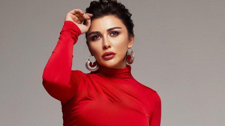 <p>En son yüzünü ve boynunu gerdiren, göz kapaklarını aldıran oyuncu ve şarkıcı Selen Görgüzel, magazin dünyasının gündeminden düşmek bilmiyor.</p>