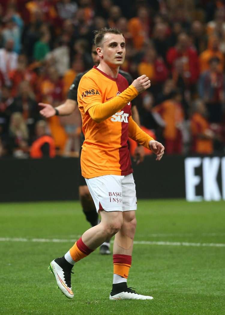 <p>Kerem Aktürkoğlu - Galatasaray</p>

<p>34 maç - 12 gol</p>
