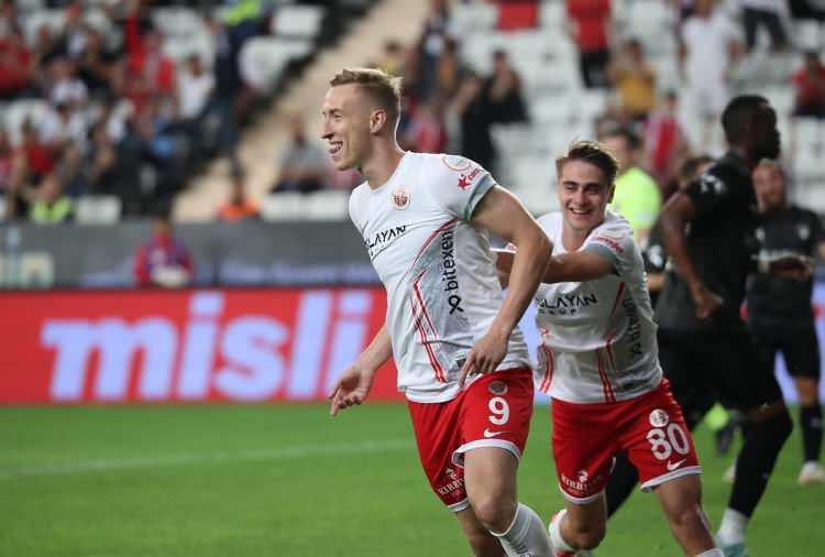 <p>Adam Buksa - Antalyaspor</p>
<p>31 maç - 15 gol</p>