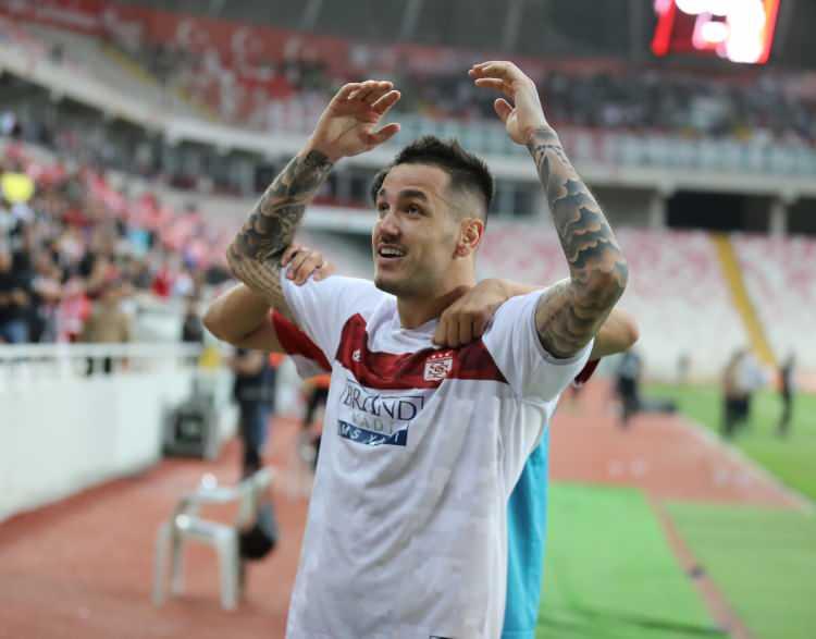 <p>Rey Manaj - Sivasspor</p>
<p>30 maç - 18 gol</p>