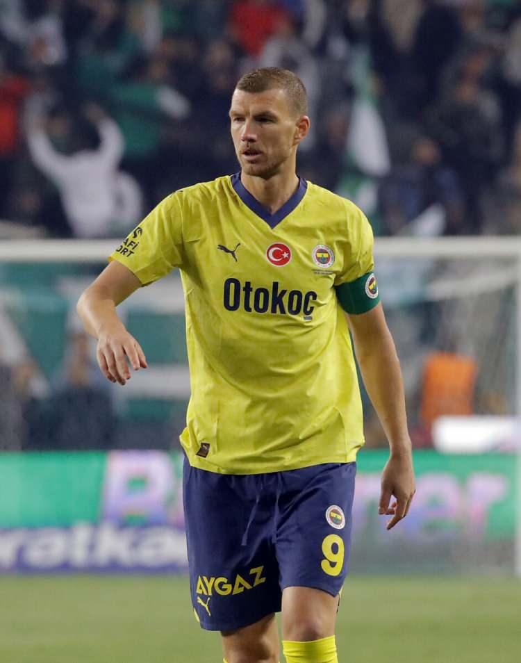 <p>Edin Dzeko - Fenerbahçe</p>
<p>34 maç - 20 gol</p>