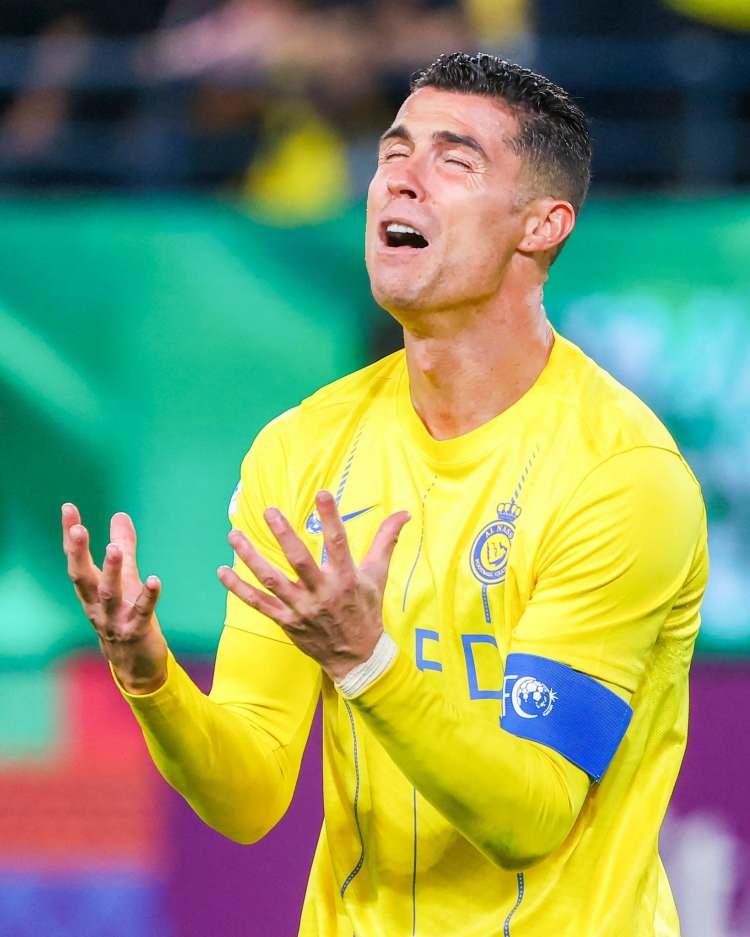 <p>RONALDO'YA 12 PUAN FARK!<br />
<br />
Jorge Jesus'un takımı, ligde kalan 3 maç öncesi Portekizli yıldız futbolcu Cristiano Ronaldo'nun da formasını giydiği 2. sıradaki Al-Nassr'ın önünde 12 puanlık farkla ilk sırada yer alıyor.</p>