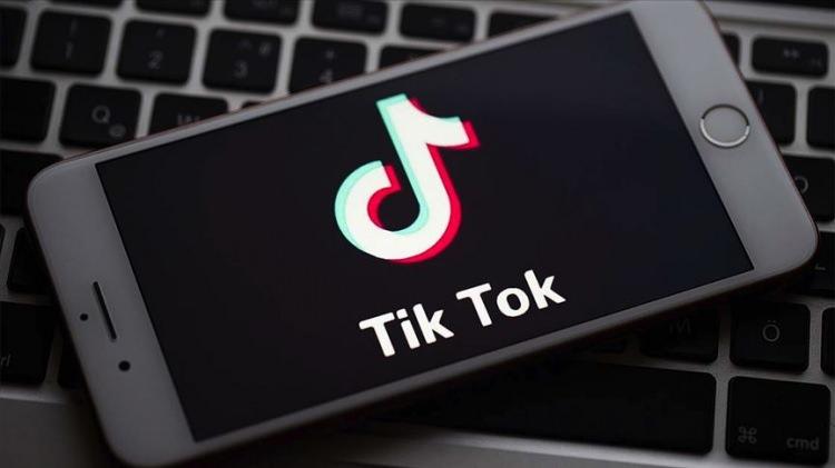 <p>Özgürlük alanlarına en fazla darbeyi vuran "trolleşme" anlayışına karşı hep birlikte mücadele edilmesi gerektiğini vurgulayan Konuralp, TikTok konusunda da "Yetkilileri geldiler, komisyona bilgi verdiler, yazılı olarak kendilerini ifade etme fırsatı verdik. Hiçbirimizi tatmin etmeyen yanıtlar seti önümüze geldi. Bunu da hadsizce buluyorum. TikTok ve bu anlayışın ivedilikle ele alınması gerekir." değerlendirmesinde bulundu.</p>
<p> </p>
