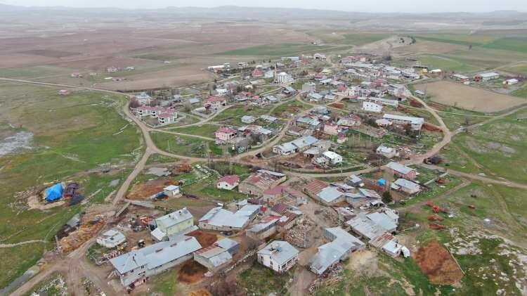 <p>Kilise ile ilgili bilgiler veren emlak danışmanı Abdulvahap Yıldız, ”Kiliseyi satışa sunduktan sonra aşırı bir talep oldu ama tarihi bir yapıya sahip olduğu için içerisinde bir restorasyon olacağı için açık artırma üzerinden satışa sunmayı planlıyoruz. Yurtdışından ve ünlü sanatçıların menajerleri aracılığıyla çok görüşme yaptık. Hala görüşme aşamasında olduklarımız var” dedi.</p>
