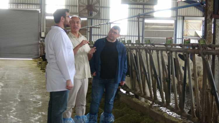 <p>Daha önce birçok farklı yerde uygulanan bu yöntemin MAKÜ’de uygulanan bu sistemin farkının ise Türk Halk Müziği ve yöresel müzikler dinletmeleri olduğunu belirtti.</p>