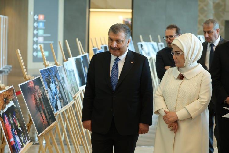 <p>Emine Erdoğan, Ebeler Günü ve Hemşireler Haftası kapsamında Başakşehir Çam ve Sakura Şehir Hastanesi'nde düzenlenen programa katıldı.</p>
