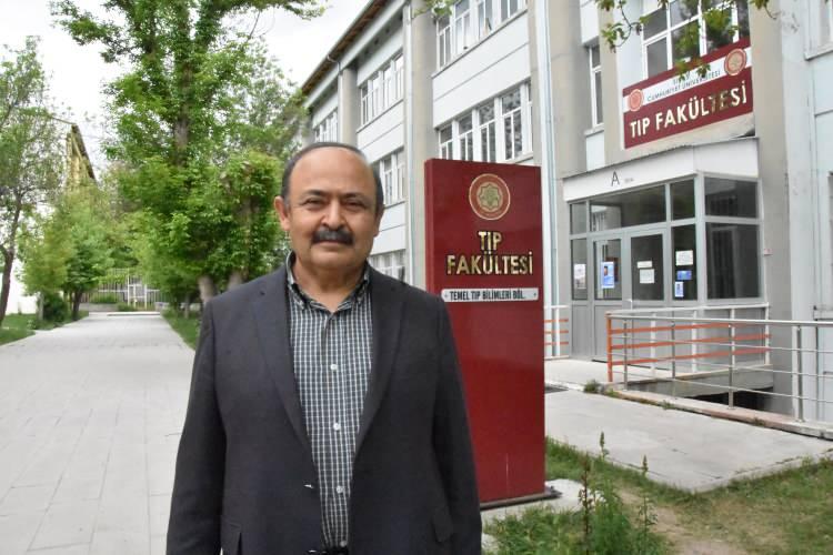 <p>Kurban Bayramı öncesi keneler ile ilgili uyarılarda bulunan Prof. Dr. Çetin, <strong>“Mutlaka hayvan pazarlarının ilaçlanmasını öneriyoruz” </strong>dedi.</p>

<p> </p>
