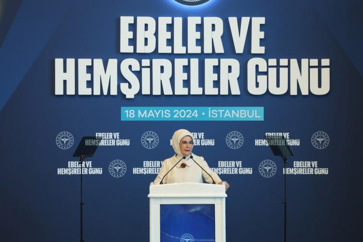 <p>Erdoğan, Gevher Nesibe Hatun'un genç yaşta son nefesini verdiğini anlatarak, "Başkalarının derdine derman olmak arzusuyla kurulmasını vasiyet ettiği darüşşifa, kadim tedavi usullerimizin yanı sıra müzik, koku ve renk terapileriyle dünya tarihine geçmiştir." diye konuştu.</p>
