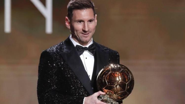 <p>Son olarak Arjantinli süper star Lionel Messi'nin kazandığı Ballon d'Or'da bu seneki ödül için de önemli yıldızlar aday gösteriliyor.</p>
