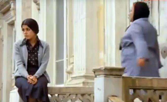<p>1976 yapımı "Hababam Sınıfı Sınıfta Kaldı" filminin bir sahnesinde set ekibi kadraja giriyor.</p>
<p> </p>