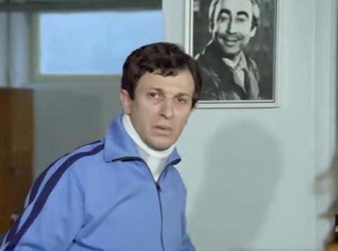 <p>Hababam Sınıfı Uyanıyor filminde yıllar sonra ortaya çıkan hata, işte böyle paylaşıldı.</p>
<p> </p>