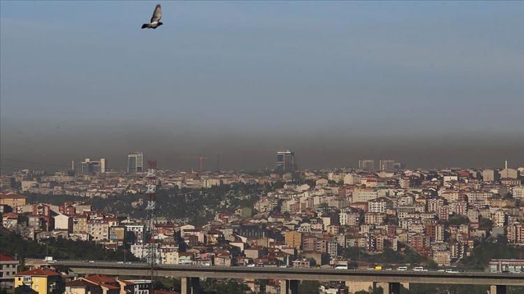 <p>Kara, insanların hava sıcaklıklarını algılama şeklinin nem, rüzgar, bölgesel iklim özellikleri ve fizyolojik özellikler, çalışma koşulları ve giysi kalınlığı gibi faktörlere bağlı olarak değişiklik gösterdiğinin altını çizdi.</p>