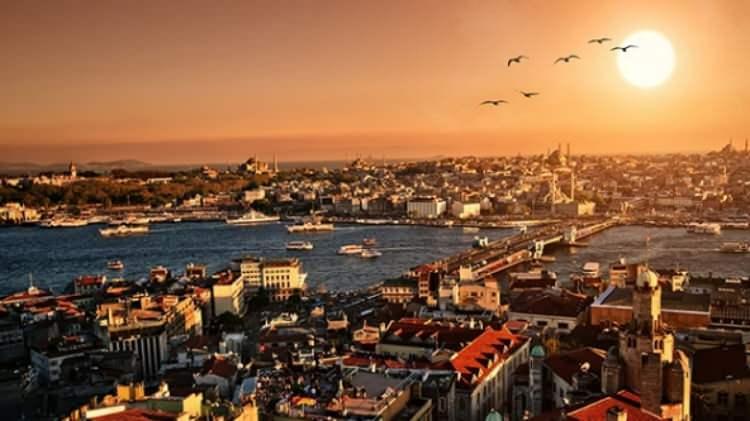<p>Kara, hissedilen sıcaklığın beton ve asfalt gibi ısıyı emen ve tutan y&uuml;zeylerin baskın olduğu yerlerde daha &ccedil;ok, ormanlık b&ouml;lgelerde ise daha az hissedildiğine dikkati &ccedil;ekti.</p>
