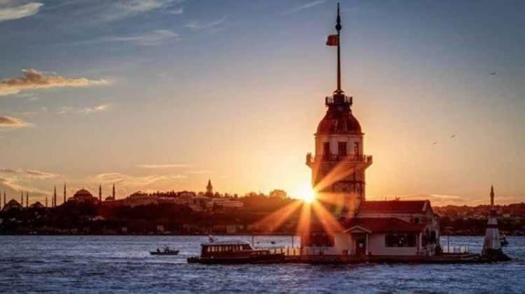 <p>İstanbul'da yaz mevsiminde hissedilen ortalama hava sıcaklıklarının 20,9 ile 25 derece arasında değiştiğini aktaran Kara, "Kentleşmenin yoğun olduğu g&uuml;neyde yer alan il&ccedil;elerde hissedilen sıcaklık ortalamasının Kartal'da 25, Bakırk&ouml;y'de 24,7 ve Kadık&ouml;y'de 24,6 derece olduğunu tespit ettik. En d&uuml;ş&uuml;k hava sıcaklıkları &Ccedil;atalca'da 20,9, Arnavutk&ouml;y'de 22,8 ve &Ccedil;ekmek&ouml;y'de 22,7 derece olduğunu belirledik." diye konuştu.</p>
