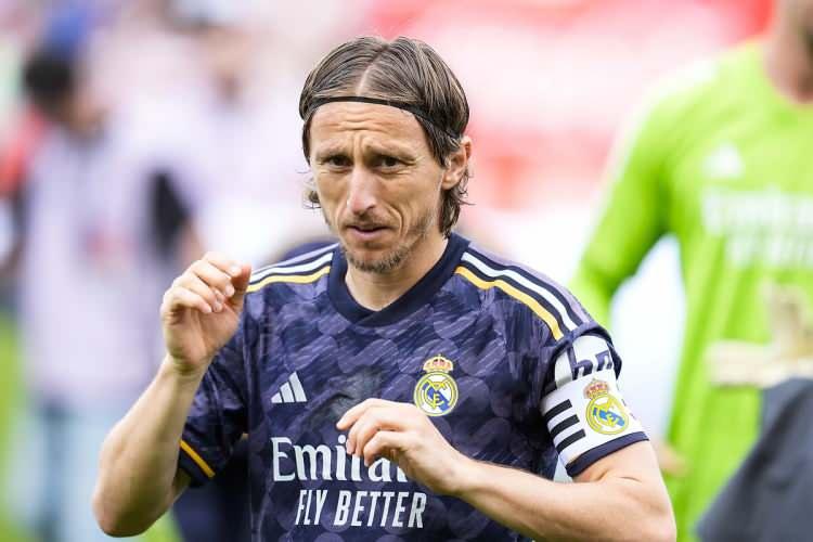 <p>Modric, Real Madrid'de geçirdiği 12 yılda 5 Şampiyonlar Ligi, 4 İspanya LaLiga, 4 FIFA Kulüpler Kupası, 4 UEFA Süper Kupası, 2 İspanya Kral Kupası ve 5 İspanya Süper Kupası kazandı.</p>