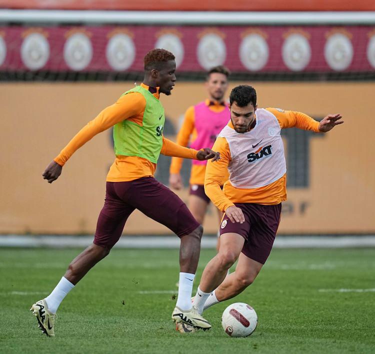 <p>Wilfried Zaha'nın Galatasaray'daki sözleşmesi 2026 yılında sona erecek.</p>