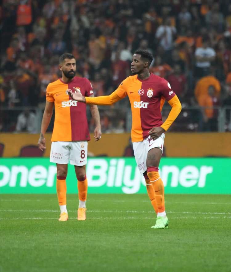 <p>Fildişi Sahilli futbolcunun akşam oynanacak derbide de ilk 11 başlaması beklenmiyor. </p>

