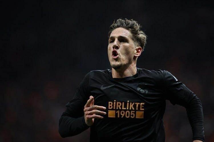 <p>Bir sonraki galeriye göz atın<br />
<br />
<br />
<br />
Zaniolo'da korkulan oldu! Galatasaray'ın planı suya düşebilir</p>
