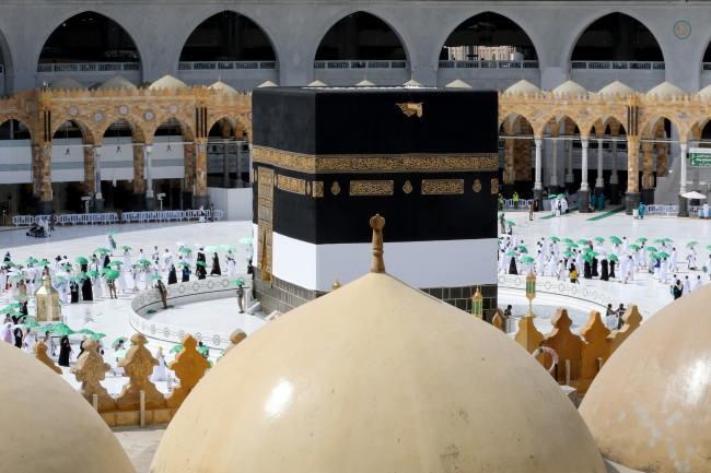 <p>Turizmci İlyas Say ise, “Buradan dolar almalarını tavsiye ederim. Oradaki dolar kuru zaten sabit. Ancak oradaki TL/Riyal kur farkı uluslararası piyasadan çok farklı. 1 Riyalde neredeyse 1,5-2 TL zarar ederler.” ifadesinde bulundu.</p>