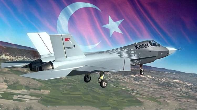<p><span style="color:#B22222"><strong>KAAN F-35'DEN DAHA İYİ, F-22 İLE YARIŞABİLİR</strong></span></p>

<p> </p>

<p>Bunlara ek olarak F-35’in tek motorlu, KAAN’ın ise çift motorlu olması sayesinde radarlar için daha fazla enerji ortaya koyabildiğine değinen Kotil, yerli savaş uçağının sadece F-22 ile karşılaştırılabileceğini belirtti. ABD’li savunma sanayii şirketi Lockheed Martin ürettiği F-35’in maliyeti ise yaklaşık 130 milyon dolar civarında.</p>
