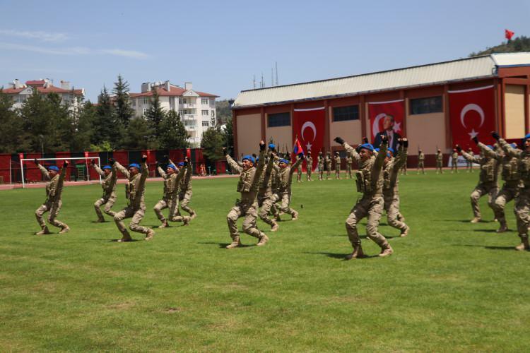 <p>19 Mayıs Gençlik ve Spor Bayramı kapsamında Türkiye genelindeki kent meydanlarında ve birçok belirlenen bölgelerde kutlama gösterileri düzenlendi.</p>
