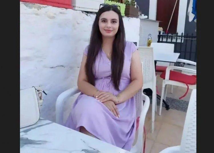 <p><strong>15 SAAT SONRA ENKAZDAN ÇIKARILDI</strong></p>
<p> </p>
<p>5 kardeşin en büyüğü olan üniversite öğrencisi Aylin Karakuş, Ankara'dan Hatay'a tatil için ailesinin yanına gittiği sırada meydana gelen depremde Gökkuşağı apartmanının yıkılmasıyla enkaz altında kaldı.</p>