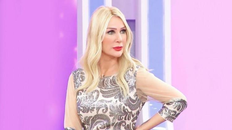 <p><strong>Ökten ile sosyal medya hesabından mutlu pozları veren Seda Sayan gerçek adı gerçek adı Aysel Gürsaçer'dir. </strong></p>