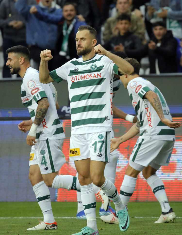 <p>* Sokol Cikalleshi - Konyaspor<br />
<br />
* 12 gol</p>
