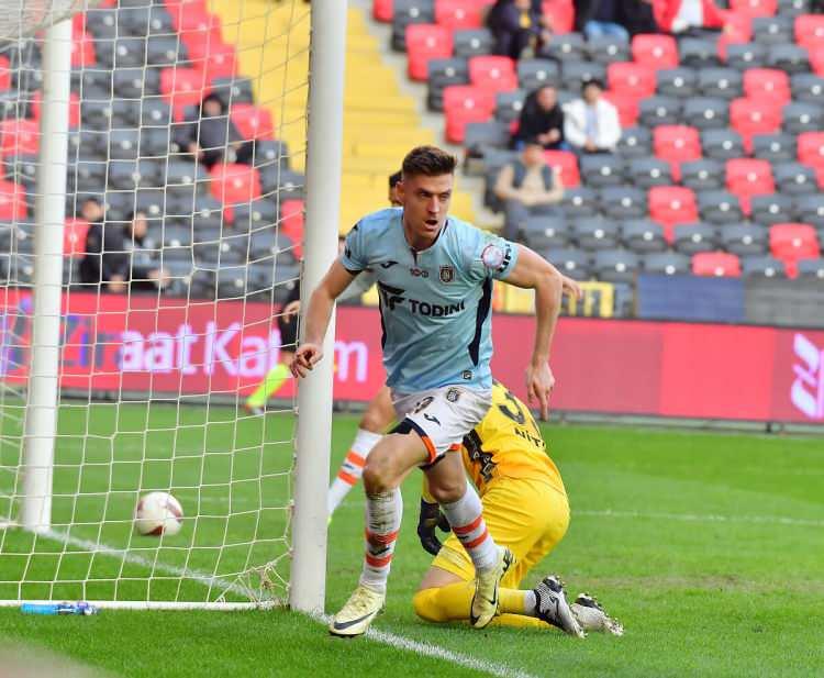 <p>* Krzysztof Piatek - Başakşehir<br />
<br />
* 14 gol</p>
