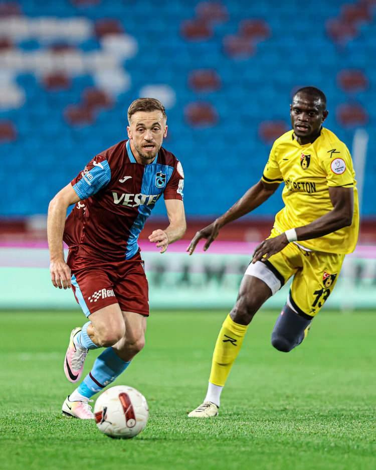 <p>** Edin Visca - Trabzonspor<br />
<br />
** 10 asist</p>
