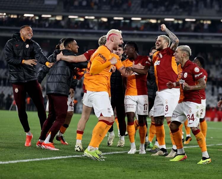 <p>- Galatasaray / 393</p>
