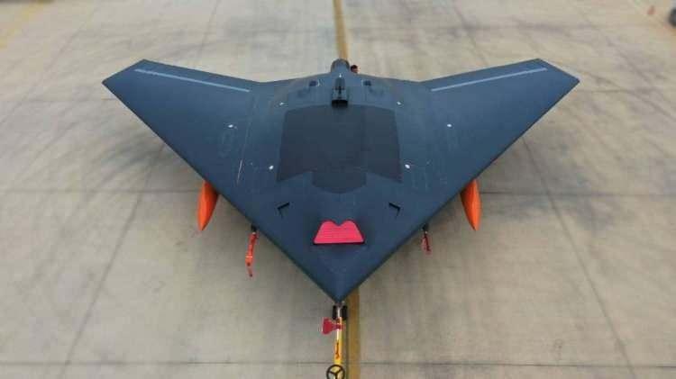 <p>TUSAŞ, çift motorlu ANKA-3 İnsansız Savaş Uçağı konfigürasyonunun geliştirildiğini açıkladı. Açıklama, TUSAŞ Genel Müdürü Temel Kotil’den geldi.</p>
