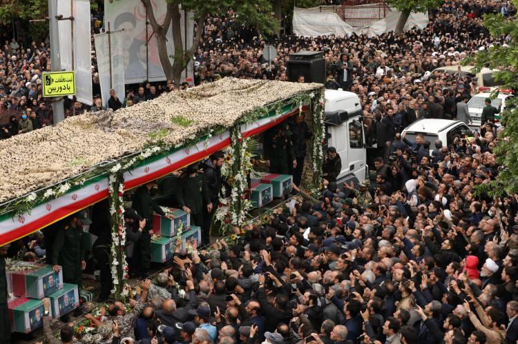 <p>Hamaney, kazanın ardından ülkede beş günlük yas ilan etti. </p>