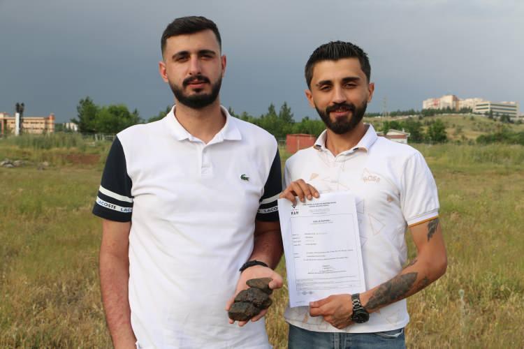 <p>Kuaför dükkanında çalışan Muhammed Özkan, 2022 yılının Nisan ayında Ergani ilçesinde iki arkadaşıyla piknik yaparken boş arazide gezmeye başladı. </p>

<p> </p>
