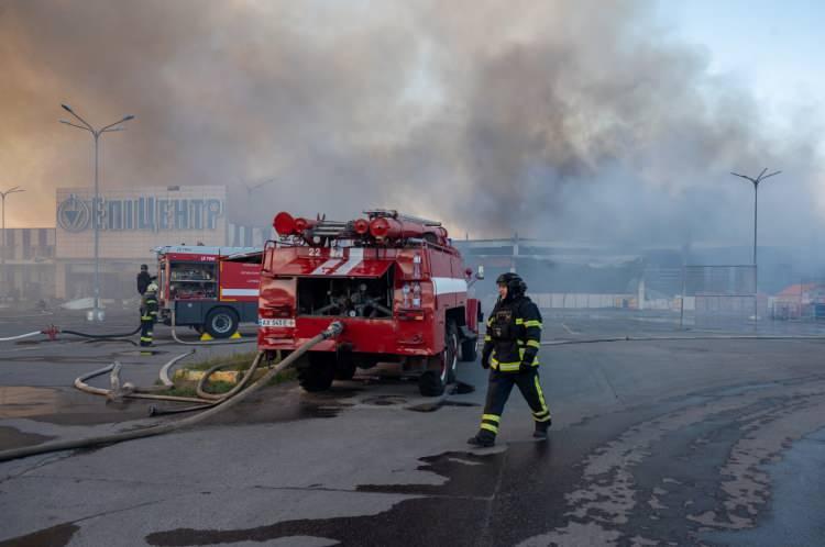 <p>Saldırıda 11 kişinin öldüğü, 40 kişinin de yaralandığını aktaran Sinegubov, hastaneye kaldırılan yaralılardan 2'sinin durumunun ağır olduğu, bir kişinin de hayati tehlikesinin devam ettiği bilgisini paylaştı.</p>

<p> </p>
