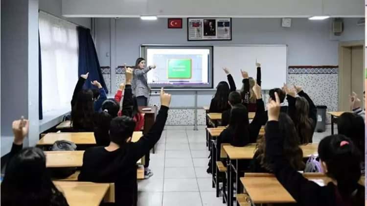 <p>* Akademi, görev başındaki öğretmenler için beşer yıllık dönemi kapsayan branş bazlı eğitimler oluşturulacak.</p>

<p> </p>
