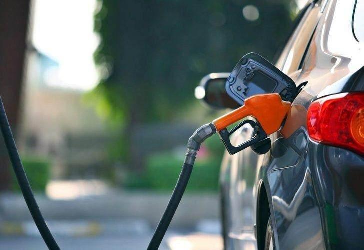 <p>Gümrüksüz Rafineri Fiyatı hesaplanırken ise, Akdeniz-İtalyan piyasasında yayınlanan günlük CIF Akdeniz ürün fiyatları ve günlük Dolar kuru takip edilerek, belli bir fiyat değişim farkında gümrüksüz rafineri tavan satış fiyatı elde ediliyor</p>

<p> </p>

