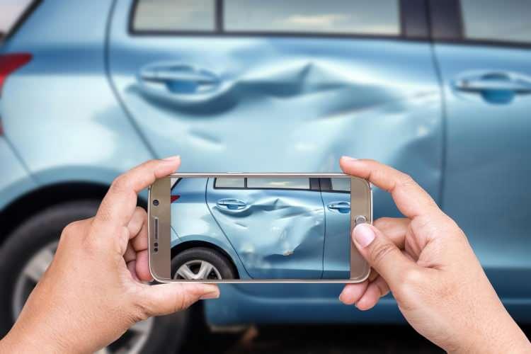 <p>Trafikte iki veya daha fazla aracın karıştığı maddi hasarlı trafik kazalarında tutanak tutularak maddi hasar hesaplanıyor ve kaza resmi bir evraka dökülerek iki tarafın da hakları güvence altına alınıyor.</p>

