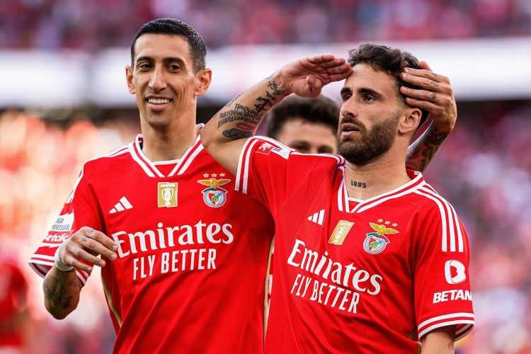 <p>17- Benfica / Portekiz Süper Ligi / 215 puan</p>
