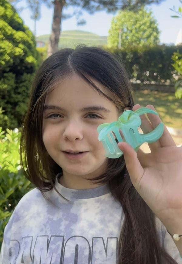 <p><span style="color:#800080"><strong>Kısa sürede sosyal medyada gündem olan Aktaş, bir kez daha kendine hayran bıraktı.</strong></span></p>
<p> </p>