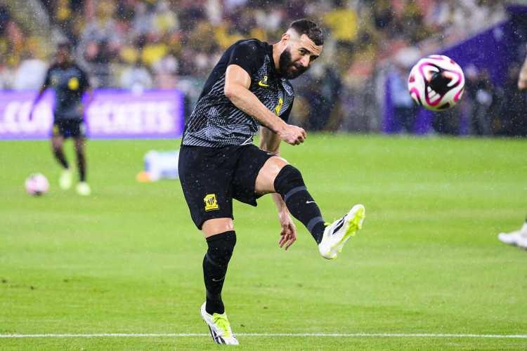 <p>Sahada daha çok yardıma ihtiyacı olduğunu belirten Benzema, yaptığı açıklamada şu ifadelere yer vermişti:<br />
<br />
</p>