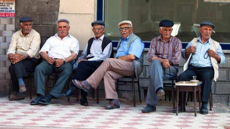 <p>Bunların önemli bir bölümü de Alanya, Çeşme, Fethiye, Ayvalık, Kuşadası gibi deniz kıyısındaki doğa ve tatil beldelerinde bulunuyor. </p>